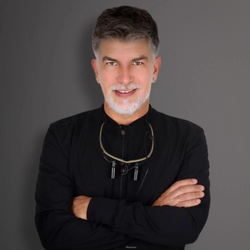 Dr. Andrés Román